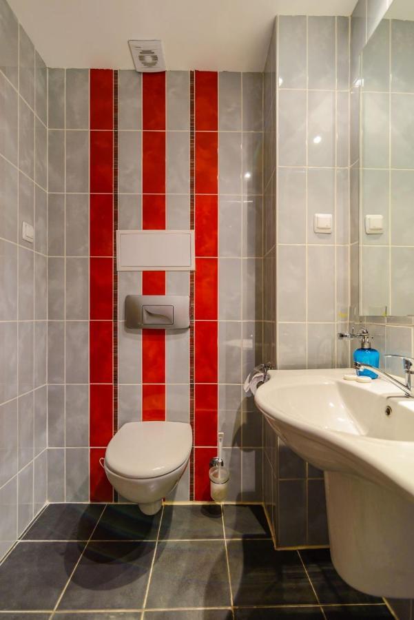 בלצ'יק Spacious Studio With Balcony & Pool By The Marina מראה חיצוני תמונה